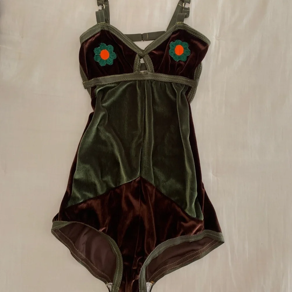 Solstice Intimates Flower Power Velvet Bodysuit S - Picture 6 of 7
